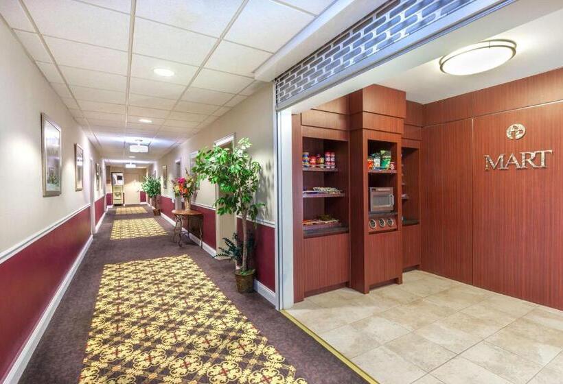 Отель Ramada By Wyndham Jersey City