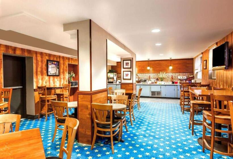 Отель Ramada By Wyndham Jersey City