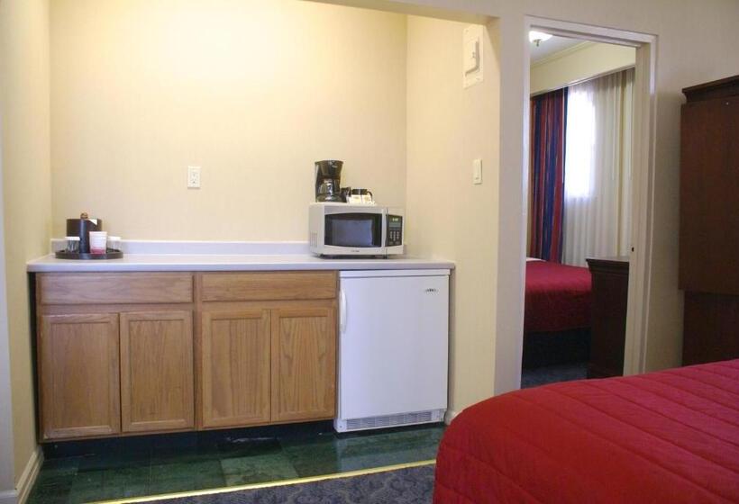 Отель Ramada By Wyndham Jersey City