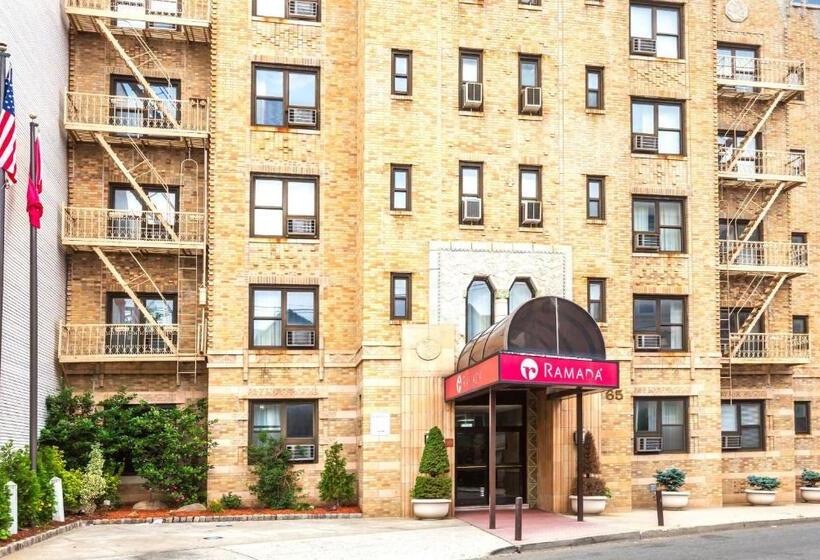 Отель Ramada By Wyndham Jersey City
