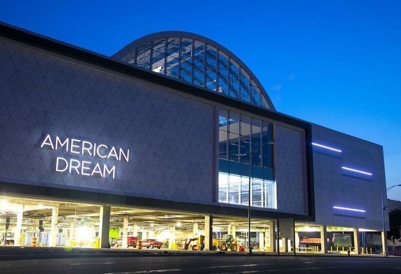 Отель Ramada By Wyndham Jersey City