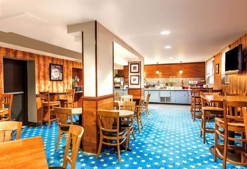 Отель Ramada By Wyndham Jersey City