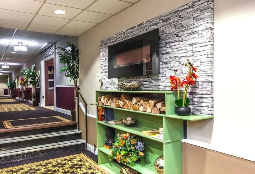 Отель Ramada By Wyndham Jersey City