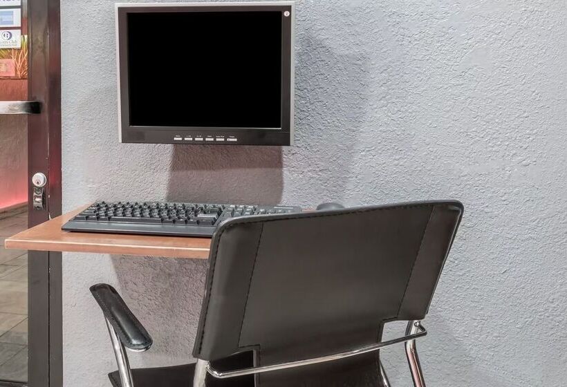 בית מלון כפרי Ramada By Wyndham Near Seaworld Mission Beach