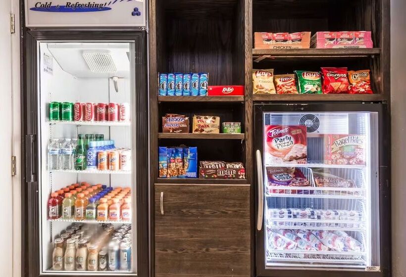 בית מלון כפרי Ramada By Wyndham Near Seaworld Mission Beach