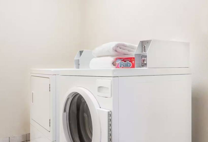 בית מלון כפרי Ramada By Wyndham Near Seaworld Mission Beach