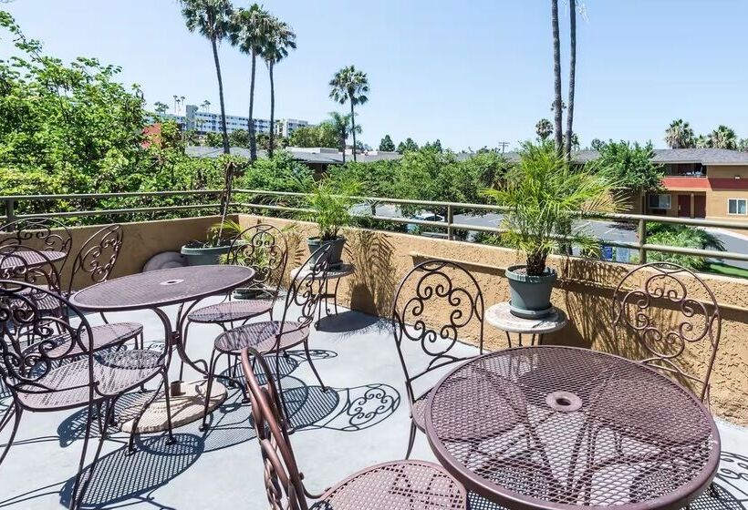 בית מלון כפרי Ramada By Wyndham Near Seaworld Mission Beach