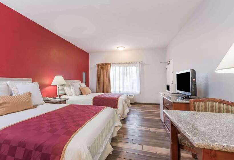 בית מלון כפרי Ramada By Wyndham Near Seaworld Mission Beach