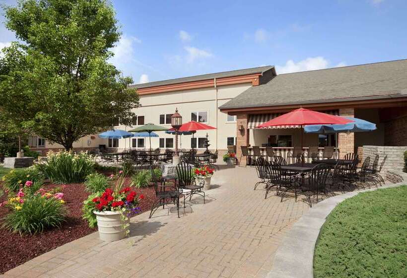 Ramada By Wyndham Saginaw Hotel & Suites