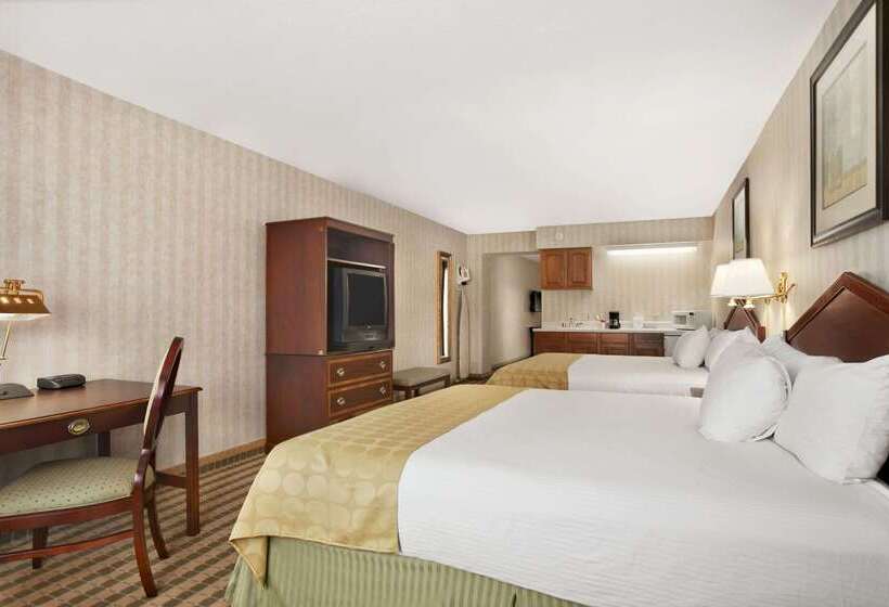 Ramada By Wyndham Saginaw Hotel & Suites