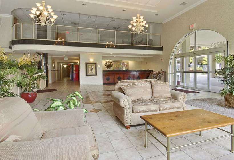 ホテル Ramada By Wyndham Seatac Airport