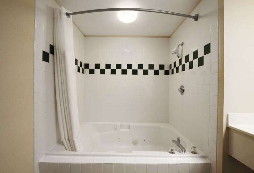 ホテル Ramada By Wyndham Seatac Airport