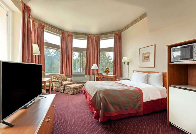 Отель Ramada By Wyndham Seatac Airport North