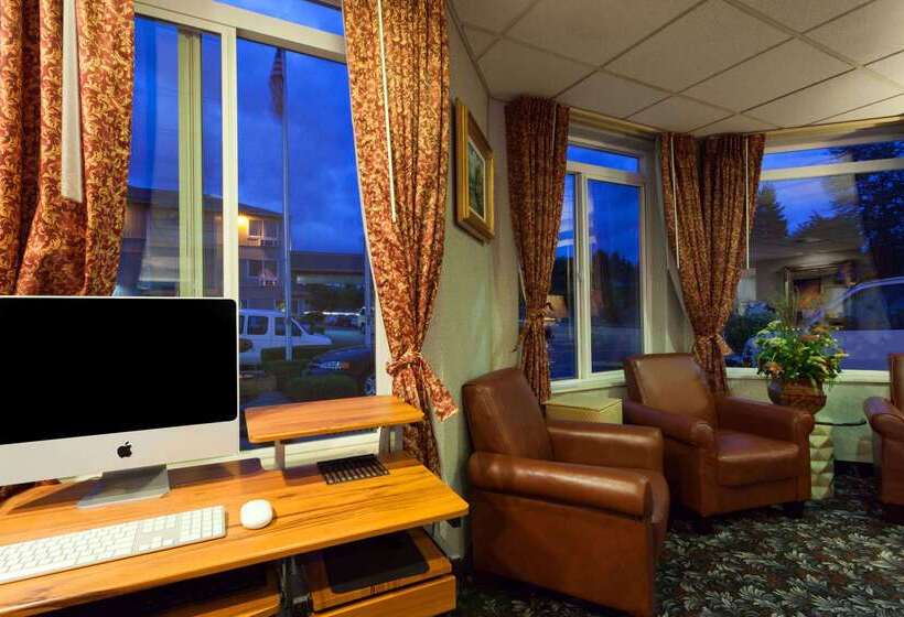 Отель Ramada By Wyndham Seatac Airport North