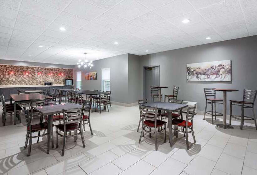 בית מלון כפרי Ramada By Wyndham Sellersburg/louisville North