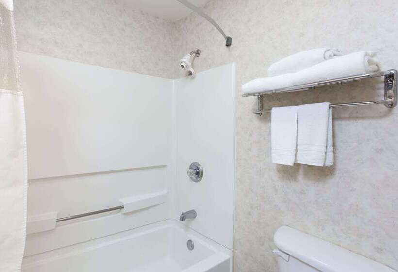 בית מלון כפרי Ramada By Wyndham Sellersburg/louisville North