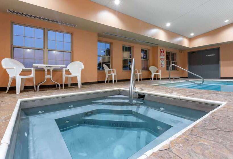 فندق Ramada By Wyndham Sellersburg/louisville North