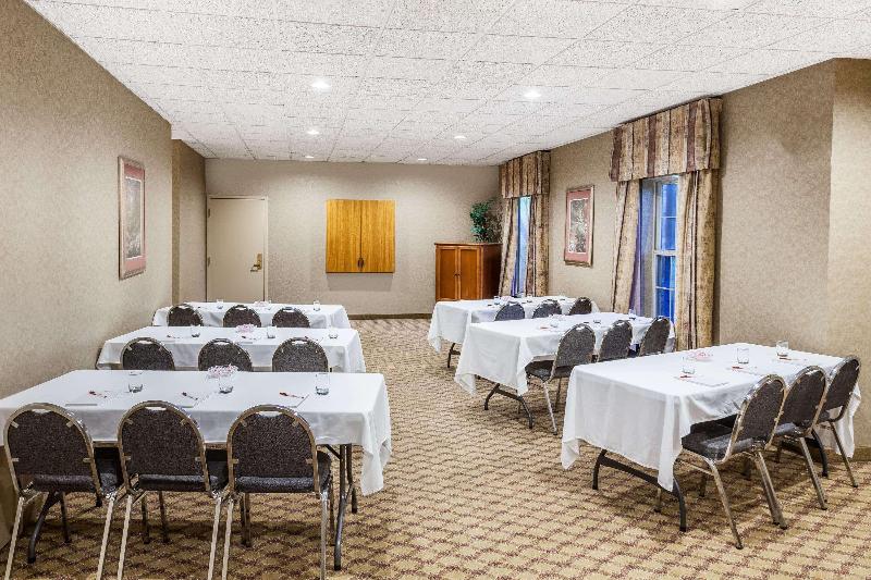 בית מלון כפרי Ramada By Wyndham Sellersburg/louisville North