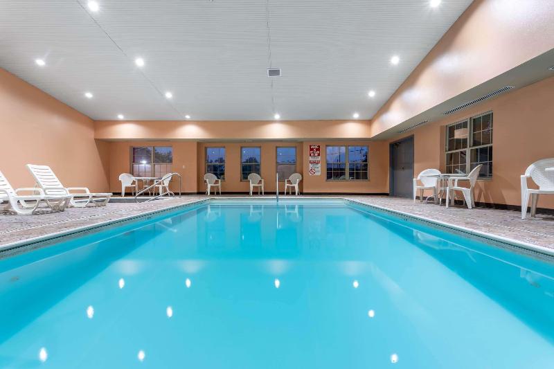 فندق Ramada By Wyndham Sellersburg/louisville North