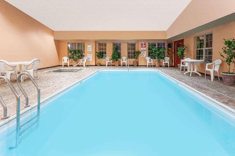 בית מלון כפרי Ramada By Wyndham Sellersburg/louisville North