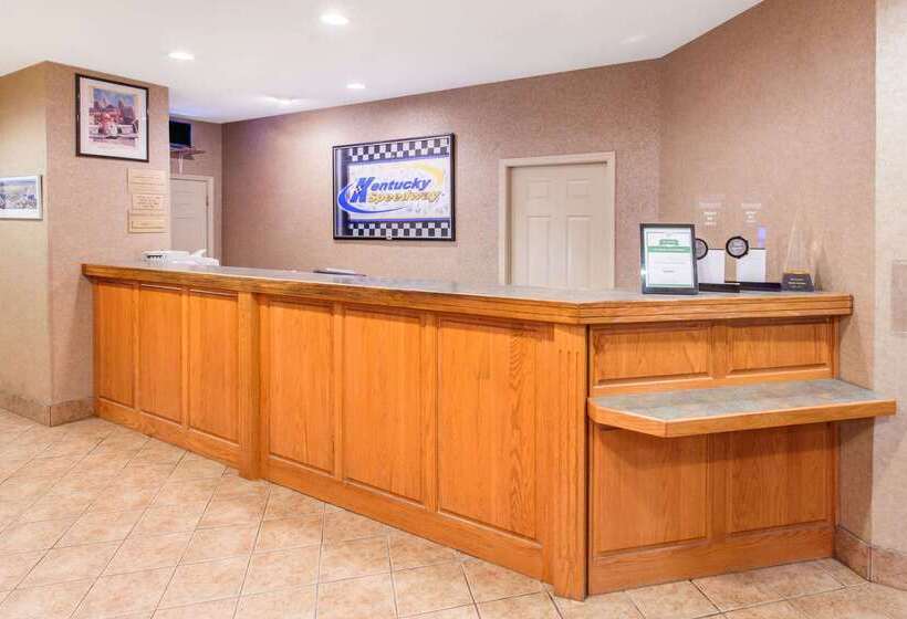 酒店 Ramada By Wyndham Sparta/at Speedway