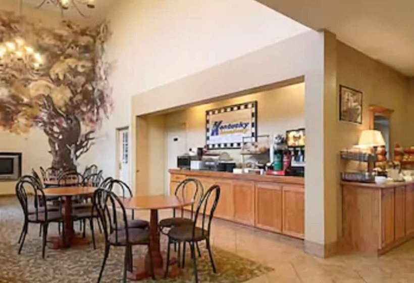 酒店 Ramada By Wyndham Sparta/at Speedway