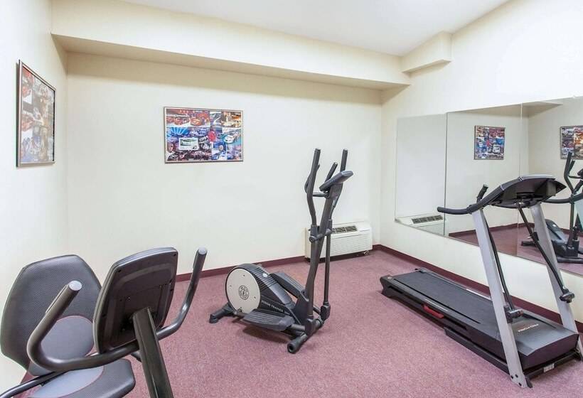 酒店 Ramada By Wyndham Sparta/at Speedway