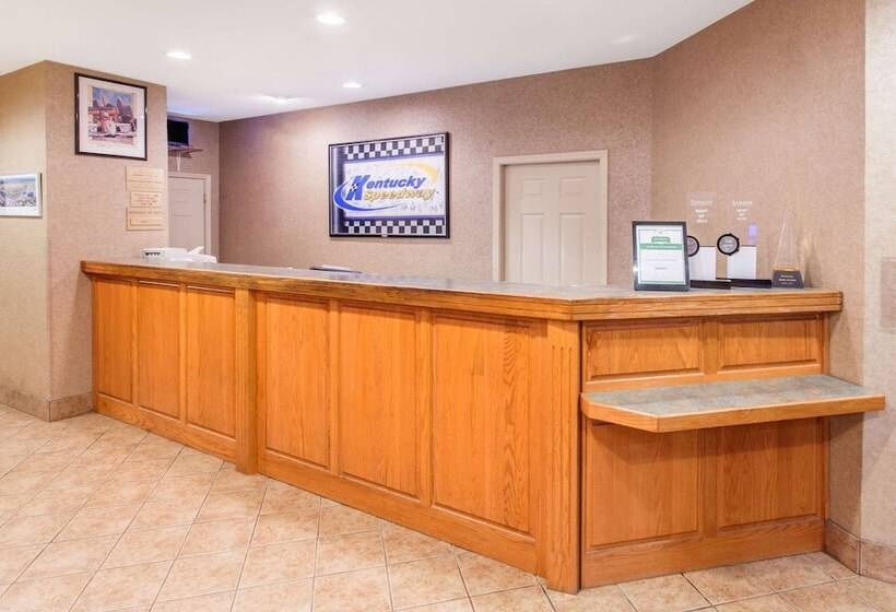 酒店 Ramada By Wyndham Sparta/at Speedway