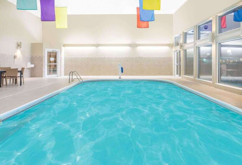 ホテル Ramada By Wyndham Springfield North