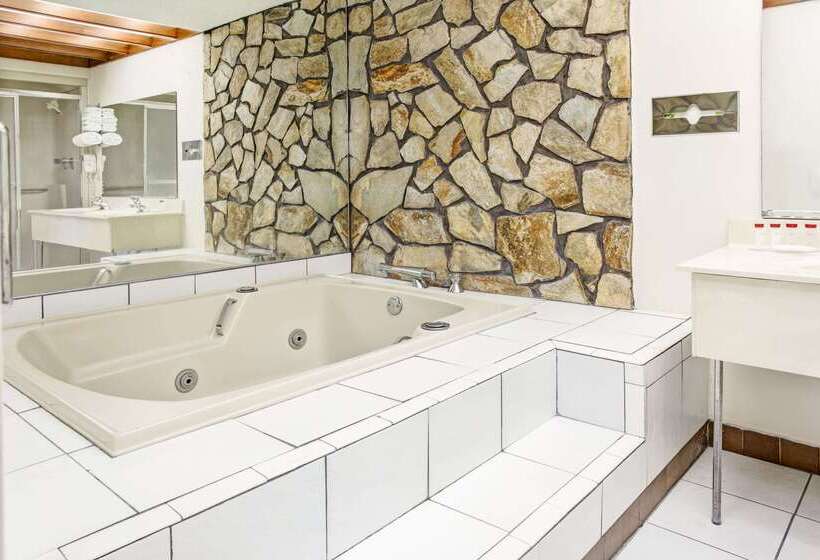 ホテル Ramada By Wyndham Walterboro