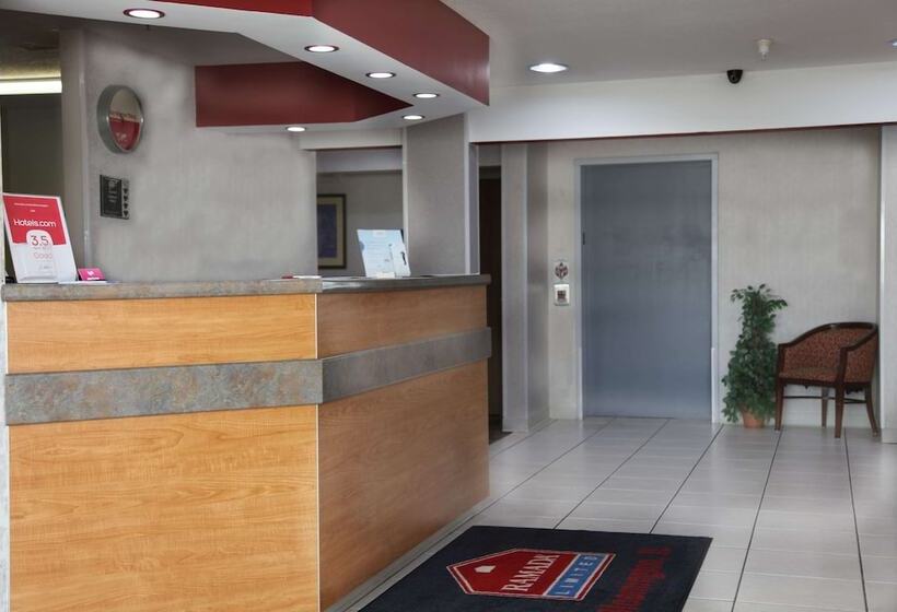 호텔 Ramada By Wyndham Bloomington I 55 And I 74 Il