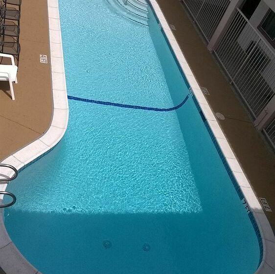 Отель Econo Lodge