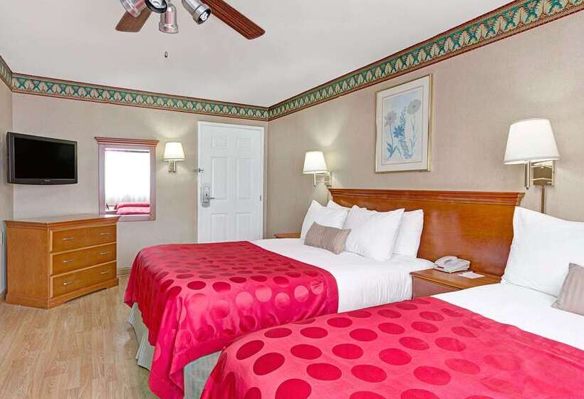 فندق Ramada By Wyndham Redondo Beach