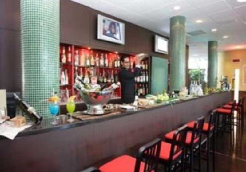 ホテル Ramada Ticinum