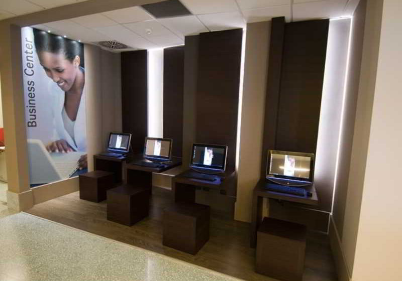 ホテル Ramada Ticinum