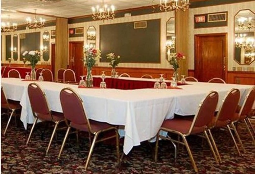 فندق Red Carpet Inn & Suites