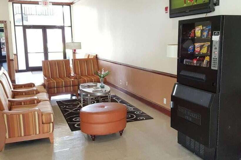 酒店 Red Carpet Inn & Suites