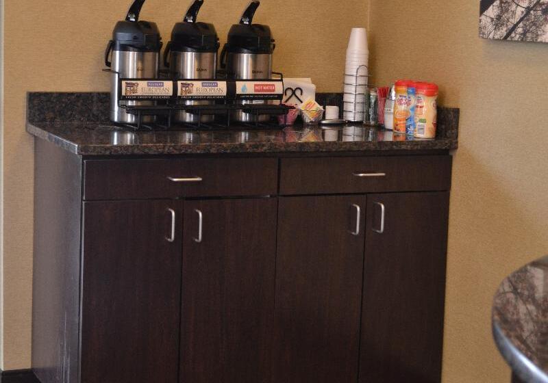 Отель Red Roof Inn Elkhart