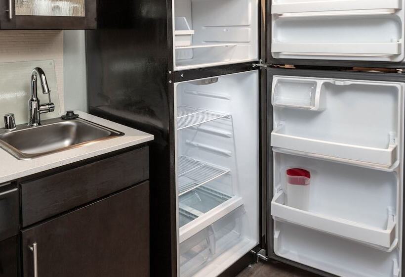 Extended Studio Hotel Ontario