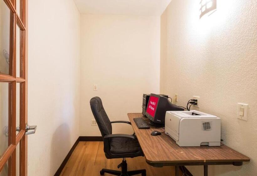 Отель Red Roof Inn & Suites Dover Downtown