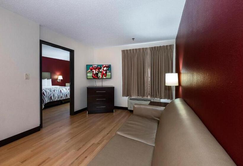 Отель Red Roof Inn & Suites Dover Downtown