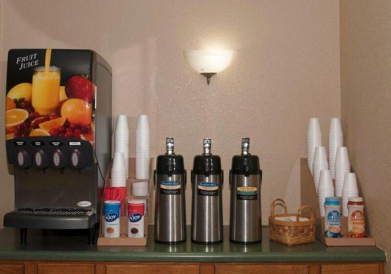 فندق Red Roof Inn & Suites Pensacola East   Milton