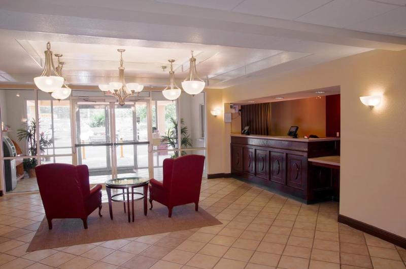 فندق Red Roof Inn & Suites Pensacola East   Milton