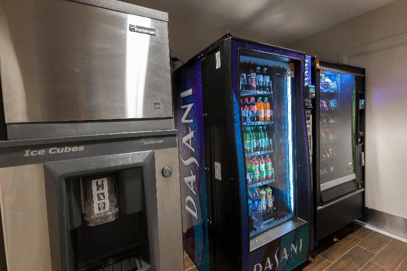 ホテル Red Roof Plus Long Island   Garden City