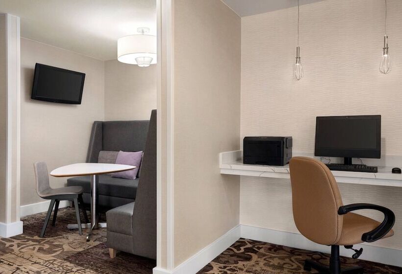 Отель Residence Inn By Marriott Vacaville