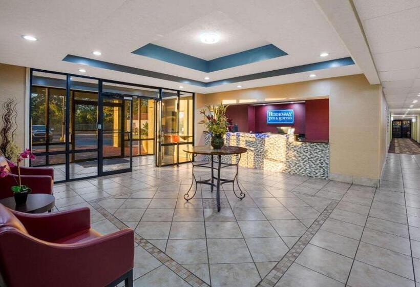 فندق Rodeway Inn