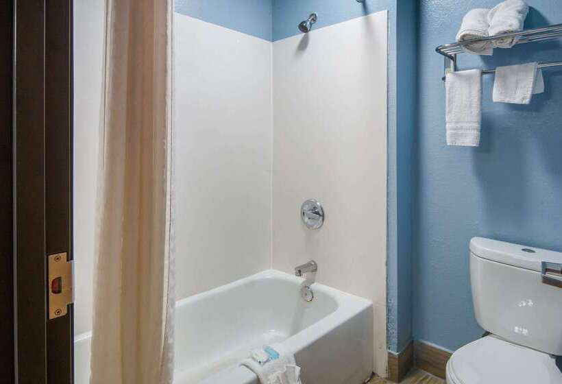 בית מלון כפרי Rodeway Inn Carrollton I 35e