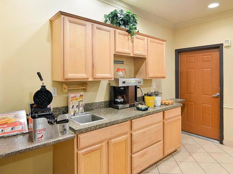 فندق Rodeway Inn Carrollton I 35e