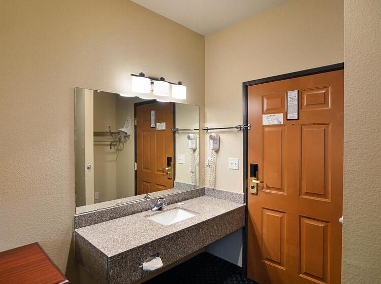 בית מלון כפרי Rodeway Inn Carrollton I 35e