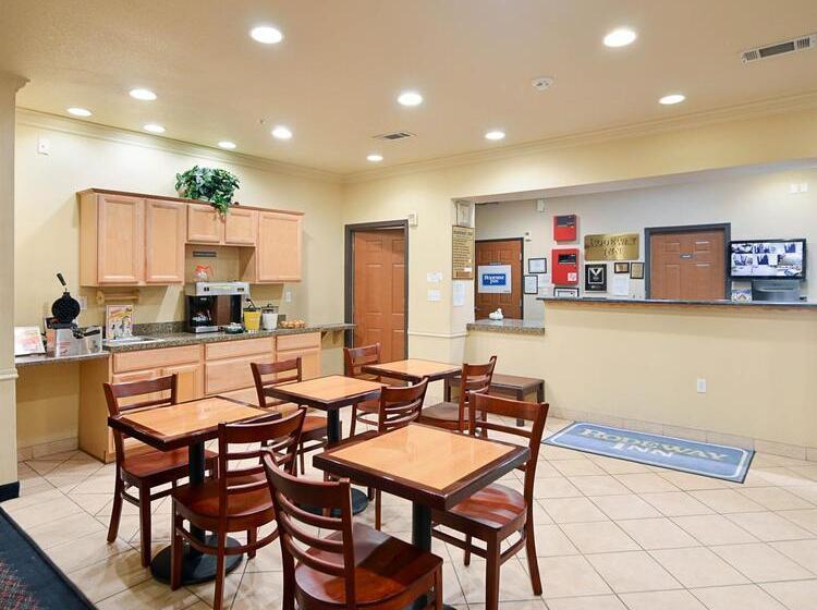 בית מלון כפרי Rodeway Inn Carrollton I 35e